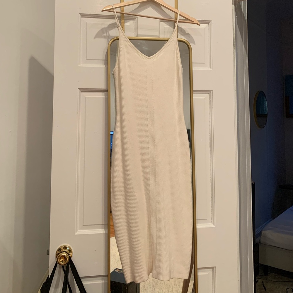 NWOT Abercrombie Knitted Ribbed Cream Dress. Size XL. Great shape and flattering